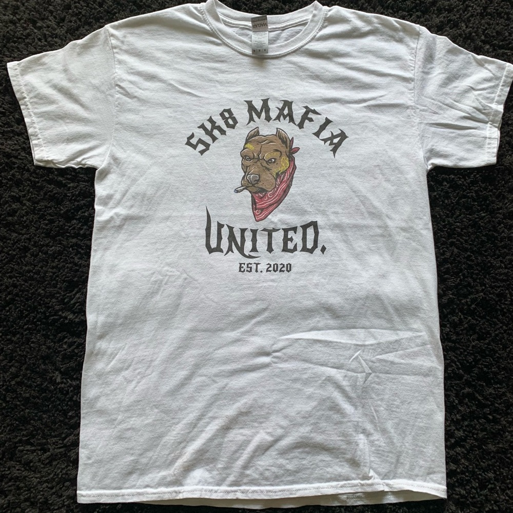 • proj3xtslum signed sk8mafiaunited team shirt.